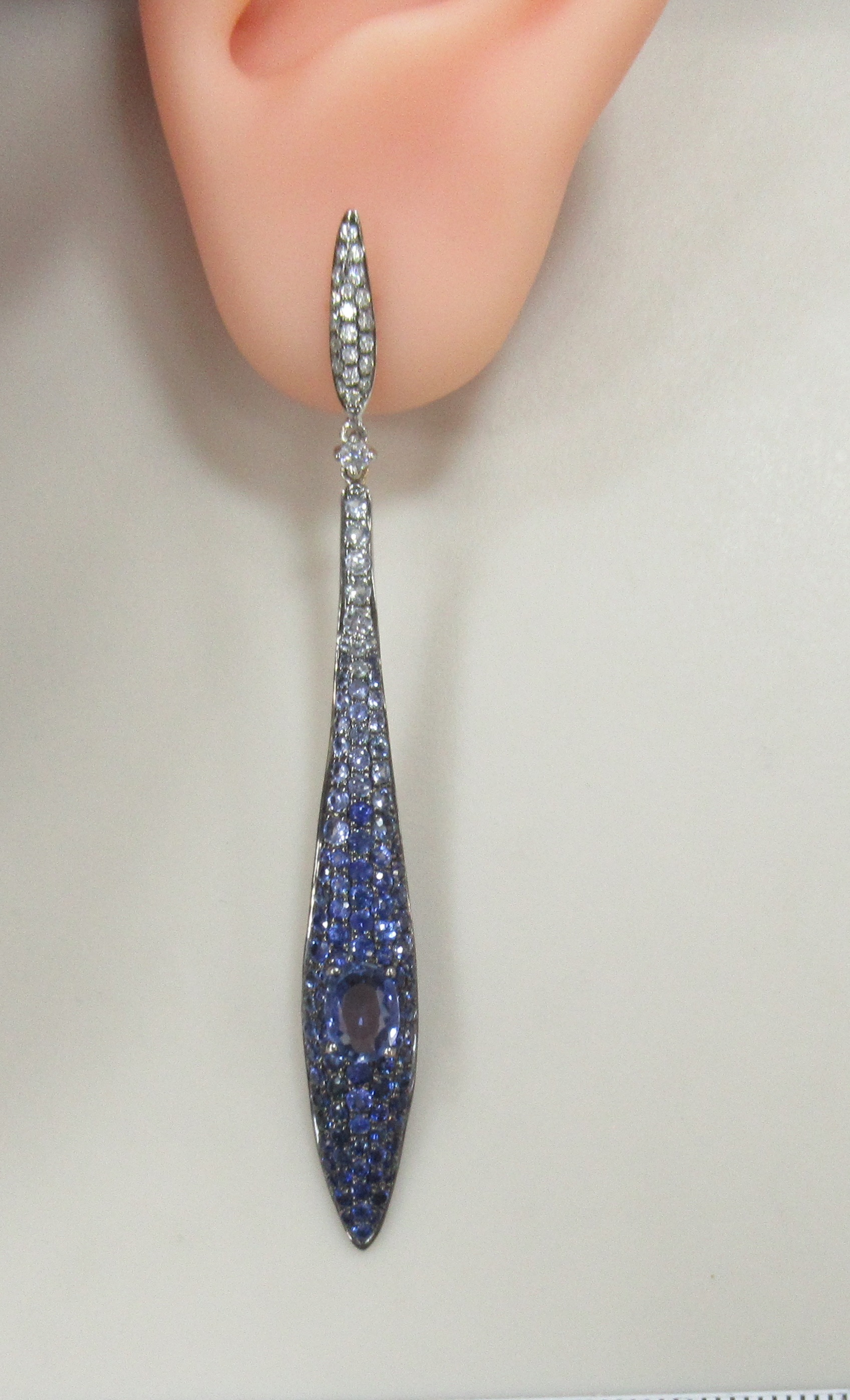 Серьги из белого золота с сапфирами